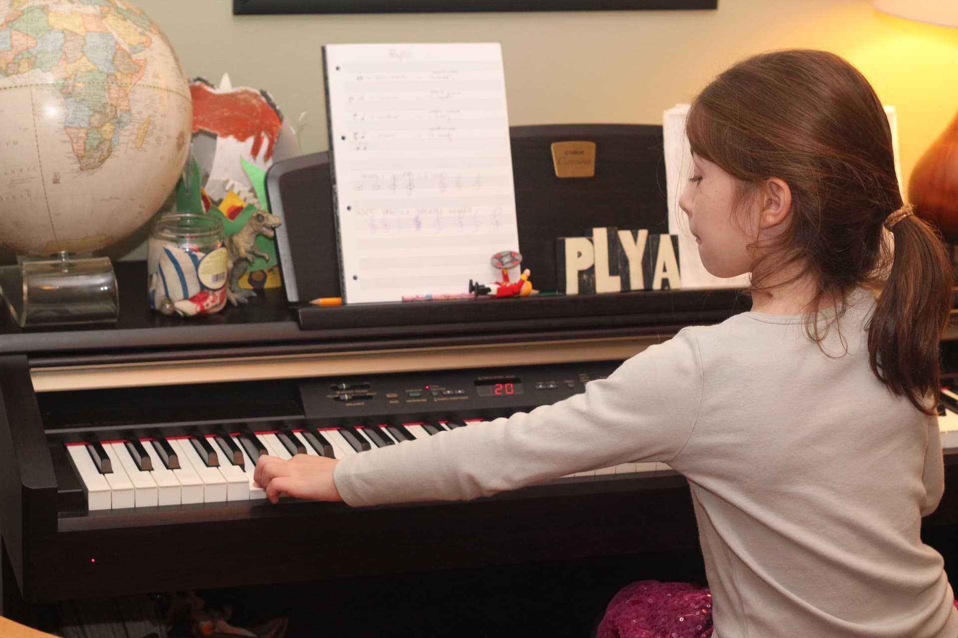 Student at a Kynda Learning keyboard lesson