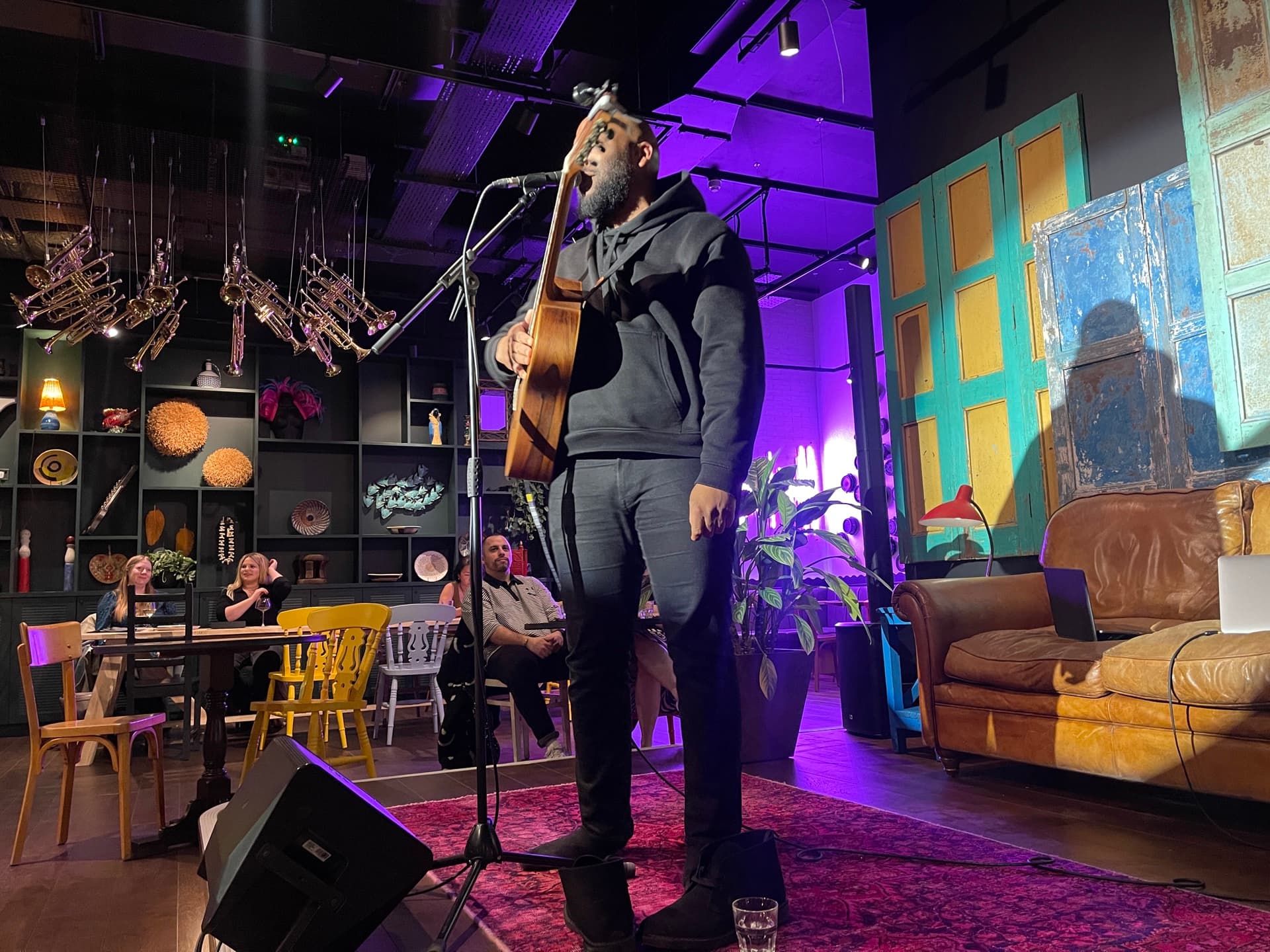 Guitar lesson at Kynda Learning, South London
